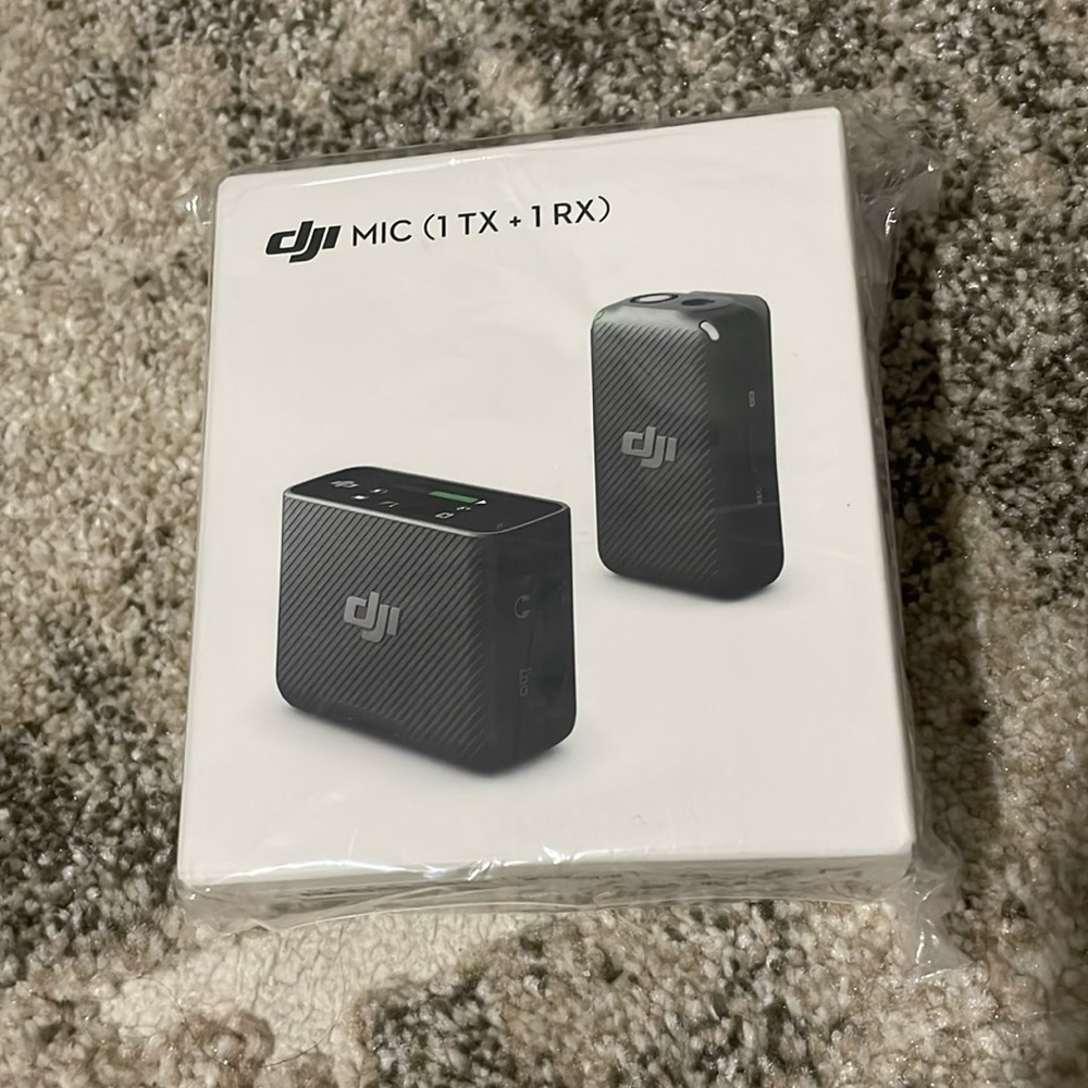 DJI Mic (1 TX + 1 RX), Wireless Lavalier Microphone